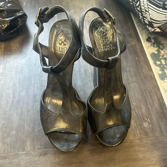 Vince Camuto heels - Picture 1 of 3
